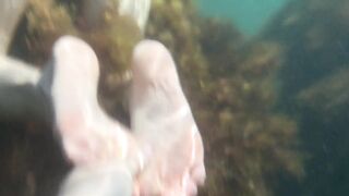 Naked girl swims in the sea and masturbate underwater