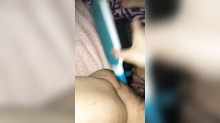 Girlfriend love to fuck random objects into her pussy