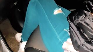 Quick ass flashing in the car with her husband, curvy Italian wife