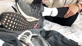 College Babe gives SOCKJOB in SWEATY Adidas ????