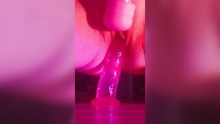 Gozando no meu dildo rosa