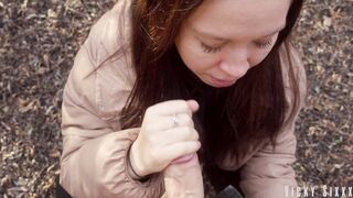 Quick Blowjob In A Public Park While Nobody Sees