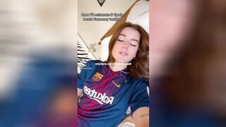 18-Year-Old Influencer’s Pussy Peek During Erotic TikTok Livestream