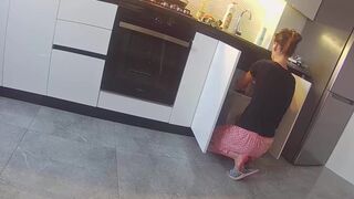 Wife fucks a neighbor in the kitchen. Real cheating