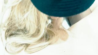 A sexy blonde gets him horny and then he cum quickly on her ass ????