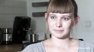 Ersties - Heißer Orgasmus in der Badewanne mit Maria aus Berlin