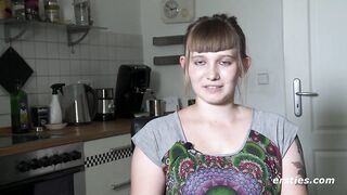 Ersties - Heißer Orgasmus in der Badewanne mit Maria aus Berlin